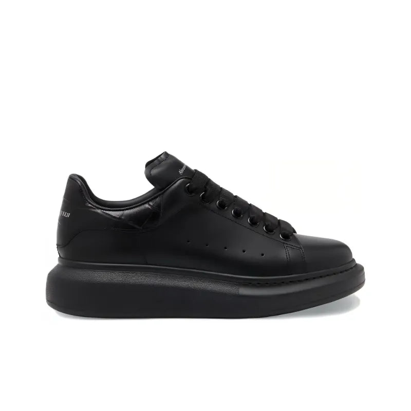ALEXANDER MCQUEEN OVERSIZED SNEAKER &amp;#39;TRIPLE BLACK&amp;#39;