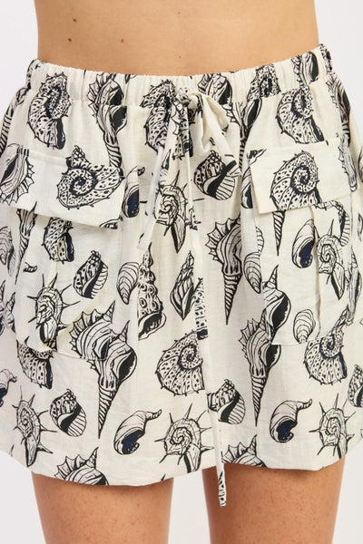 LOW RISE PATCHED POCKET MINI SKIRT