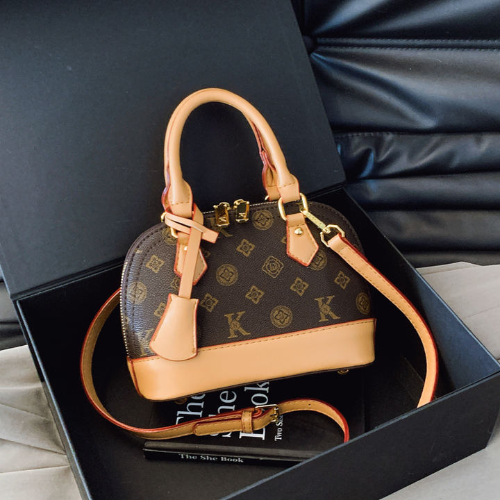 2025 Model Shell Bag. Made of Fashionable PU Material, It Is Decorated with Rivets and Can Be Carried by Hand.6036